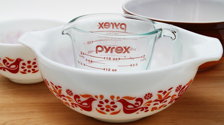 Pyrex mixing bowl and measuring cup