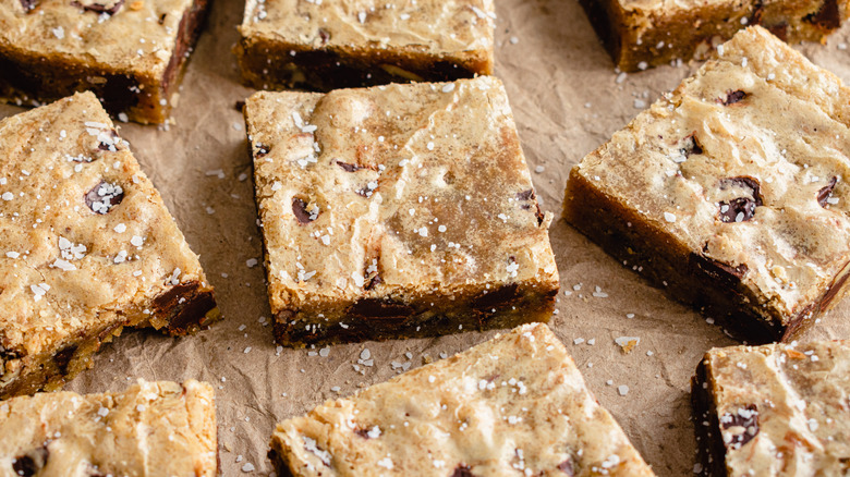 Blondie squares with chocolate chips