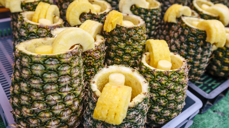 Cored pineapples with pineapple rings on the rim