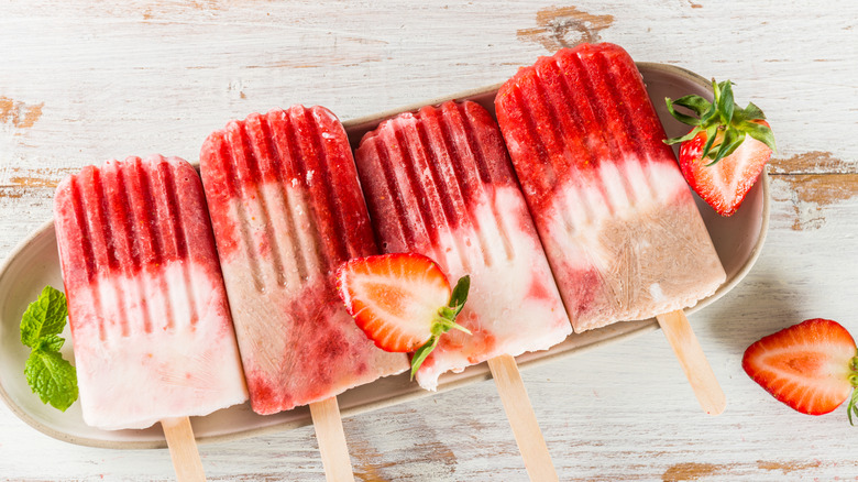 A plate of paletas