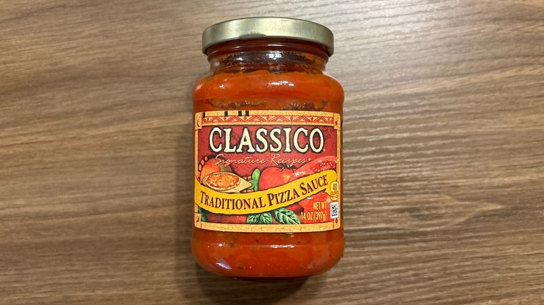 Classico Signature Recipes Traditional Pizza Sauce jar on wooden table
