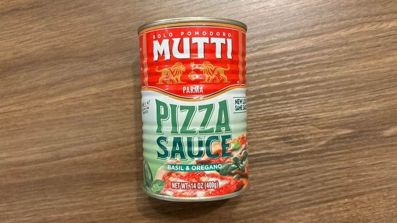 Mutti Basil & Oregano Pizza Sauce can on wooden table