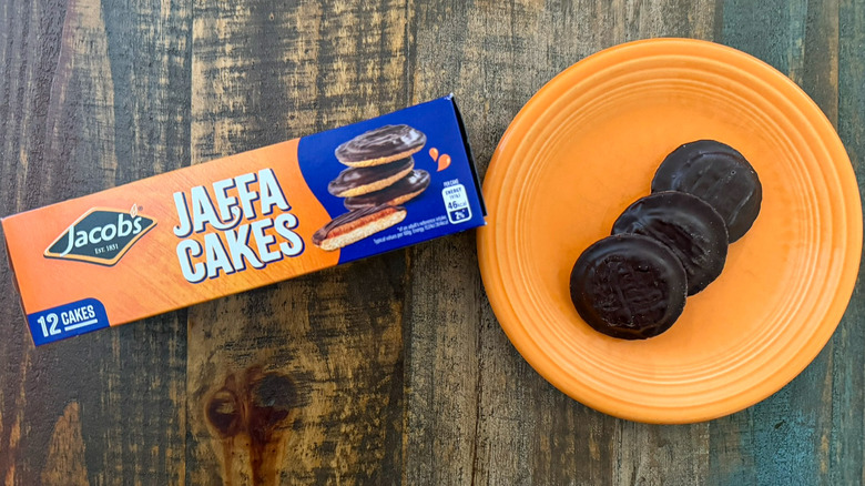A plate of Jacob's Jaffa Cakes next to the package