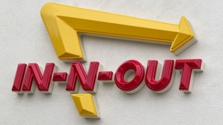 in-n-out burger sign up close