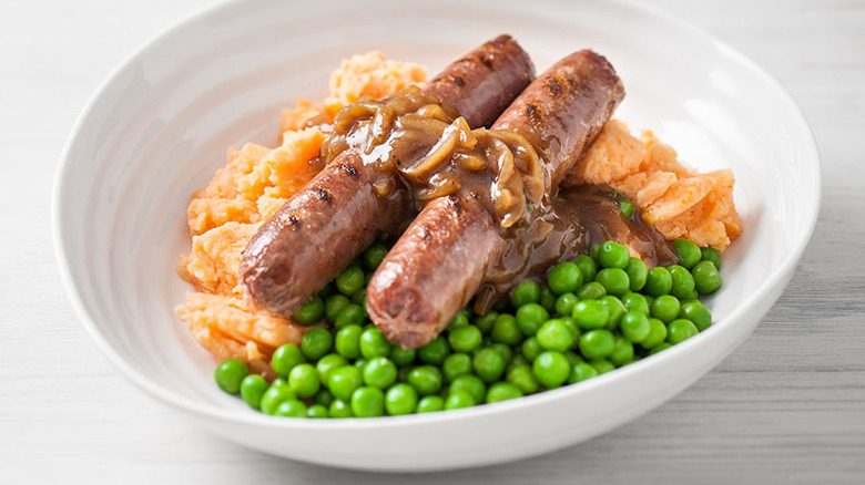 Kanga banga sausages with sauce and peas