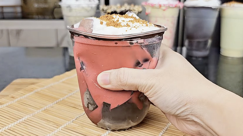 hand cracking latte