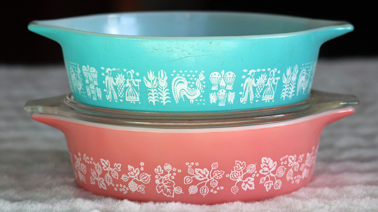 Small stack of vintage Pyrex cookware
