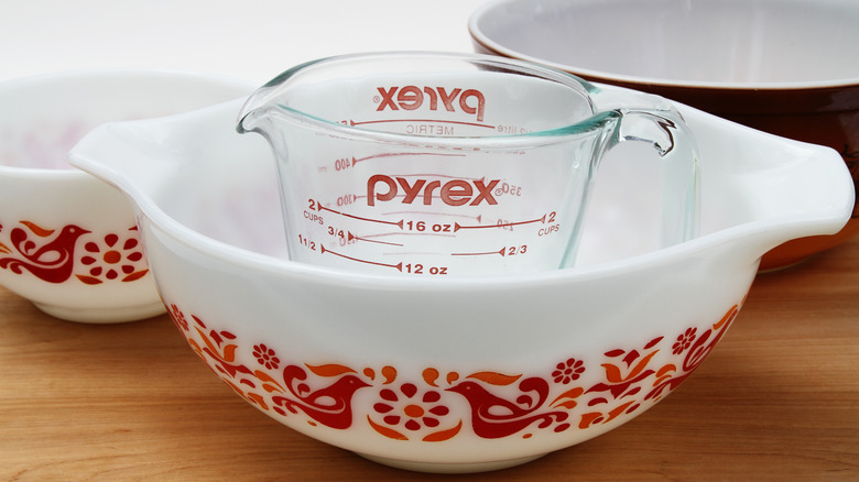 Pyrex mixing bowl and measuring cup
