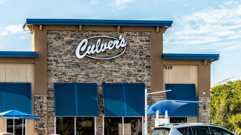 Exterior of a Culver's location against a blue sky