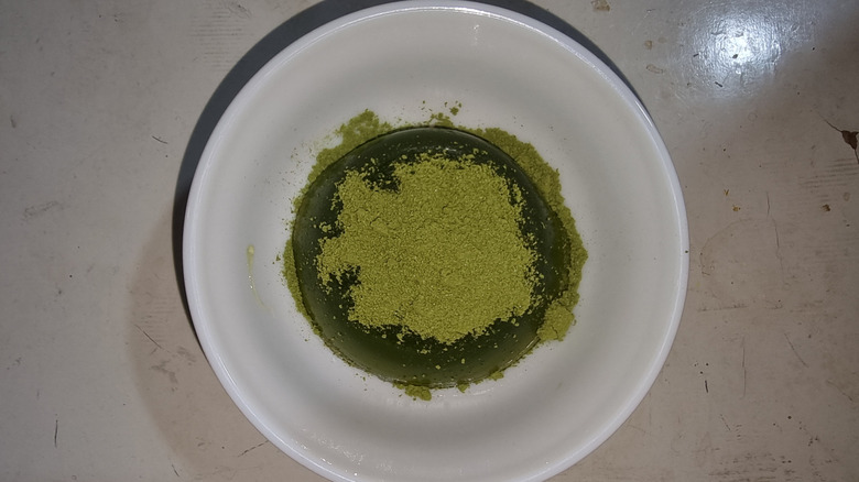 Warabi mochi on a plate