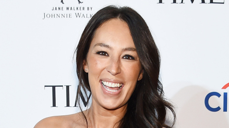 Joanna Gaines smiling on the red carpet