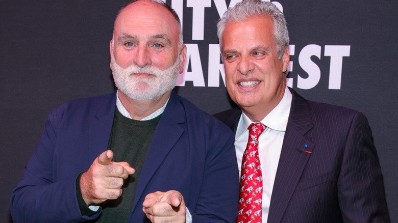 José Andrés and Eric Ripert posing for photographs