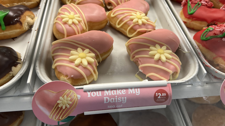a tray of You Make My Daisy doughnuts