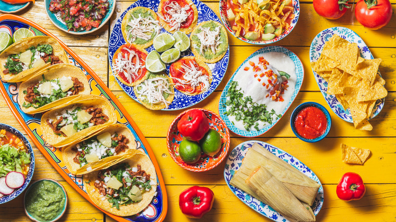 Look For This Telltale Sign That A Mexican Restaurant Is Serving Up Traditional Comida