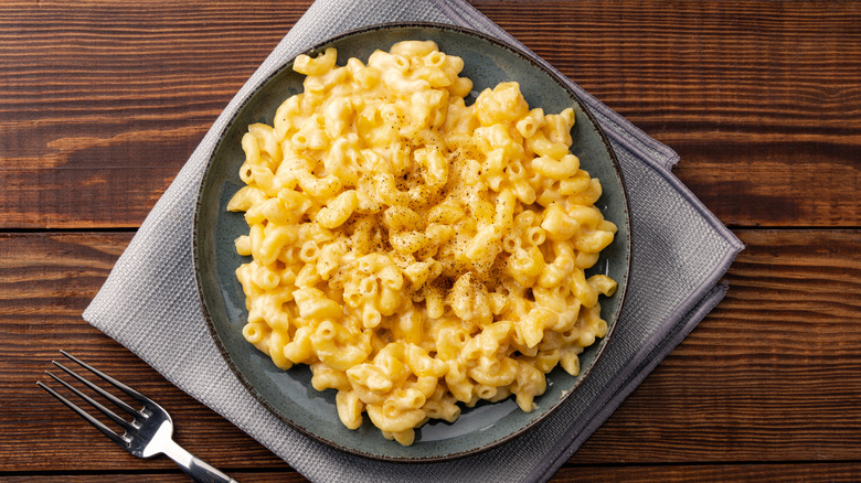 Plate of macaroni and cheese