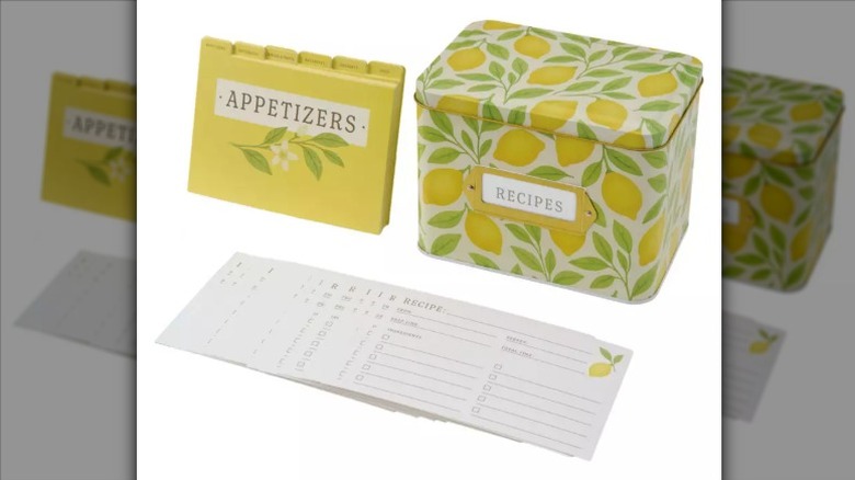 lemon-patterned Pembrook recipe tin with recipe cards