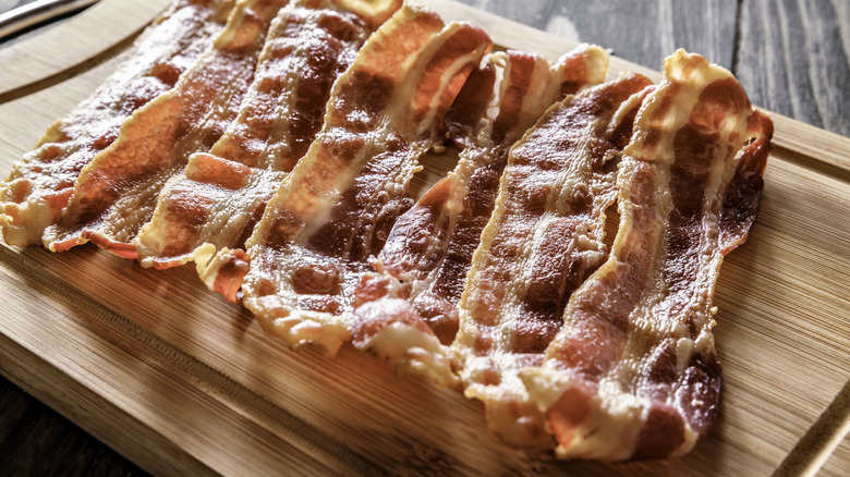 cooked bacon 