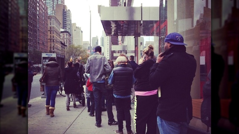 A line extending outside of the 72nd street Trader Joe's in Manhattan.