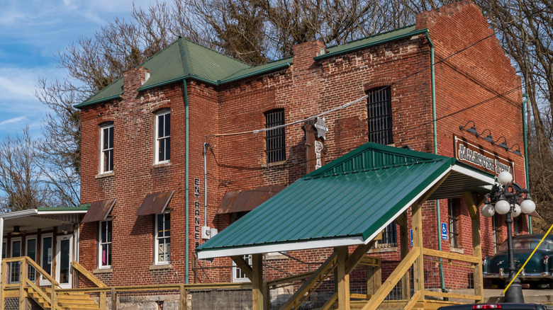 The outside of Jailhouse Pizza in Brandenburg, Kentucky