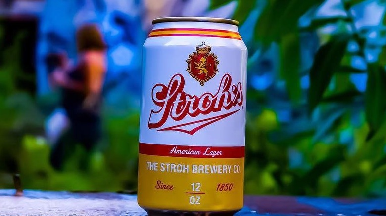 A can of Stroh's outside in a garden