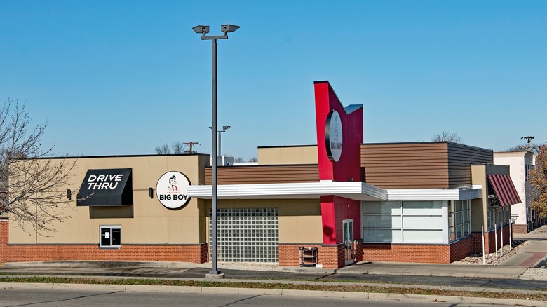 Frisch's Big Boy external view on a sunny day