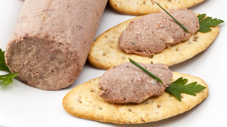 liverwurst whole and sliced on crackers