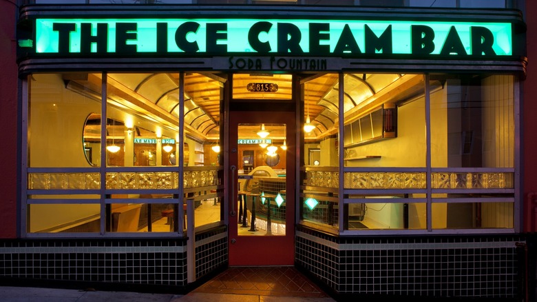 The Ice Cream Bar retro facade