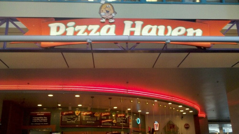 Pizza Haven store in Seattle shopping center