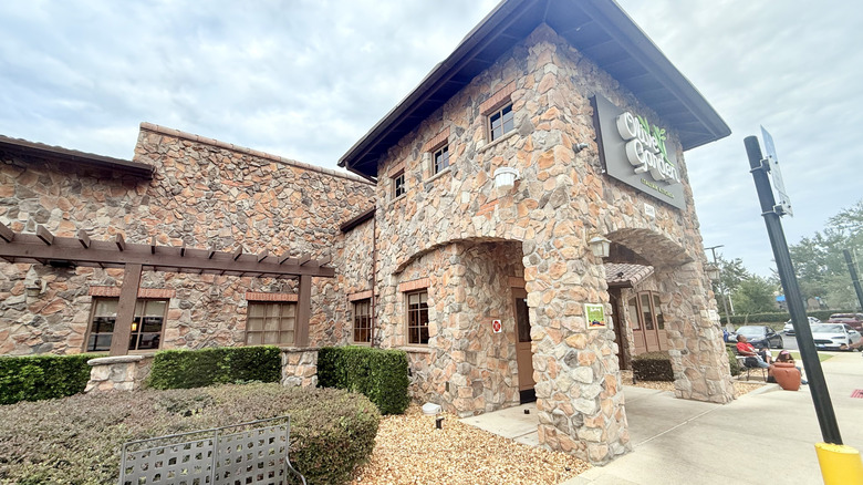 Exterior look at Olive Garden restaurant