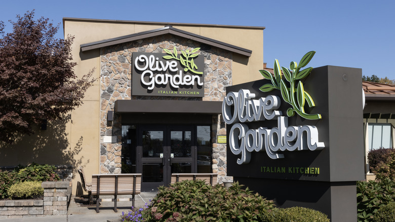 The exterior of an Olive Garden restaurant on a sunny day.