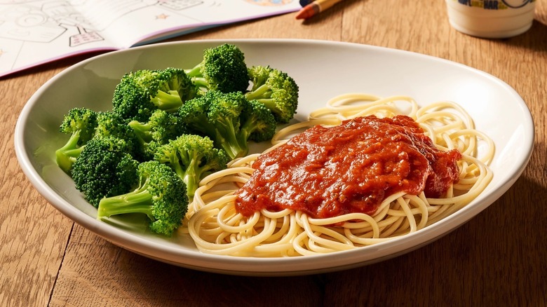 Olive Garden kids' spaghetti accompanied by broccoli