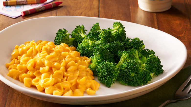 A plate of mac and cheese and broccoli from the kids' menu at Olive Garden