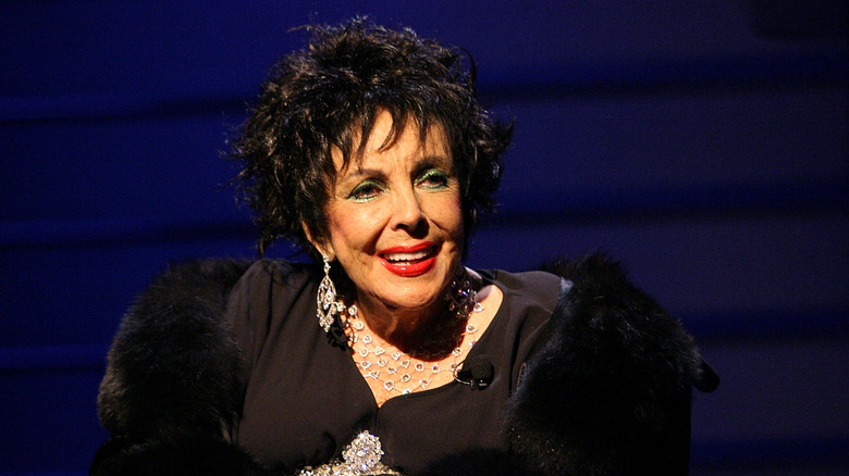 elizabeth taylor on stage for interview