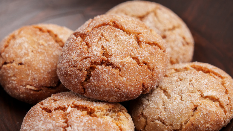 Ginger cookies dusted with sugar