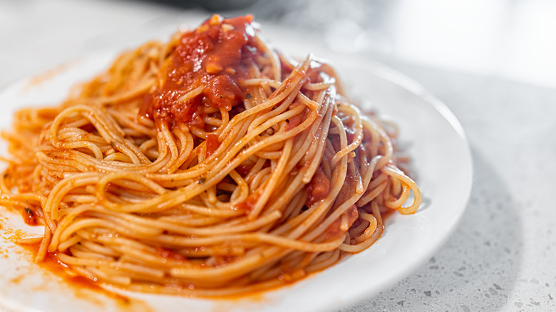 spaghetti with marinara sauce