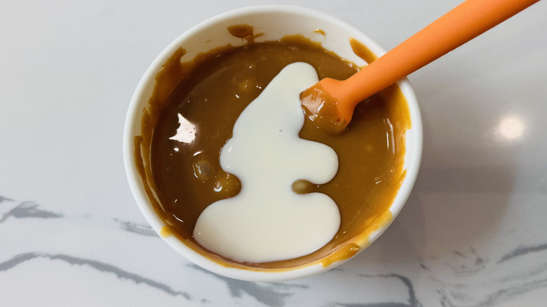 Adding cream to caramel