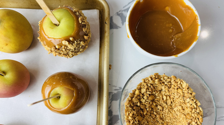 Coated caramel apples with toppings