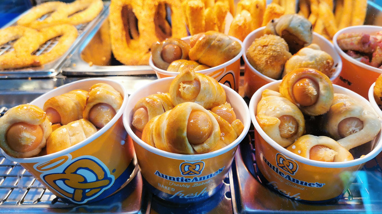 auntie anne's heated display