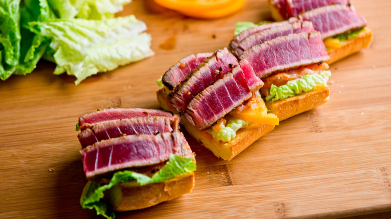 Tuna steak sandwiches with vegetables