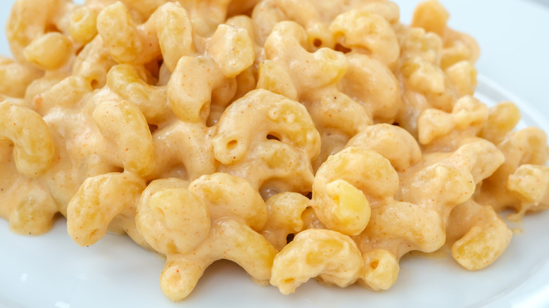 Plate of macaroni and cheese
