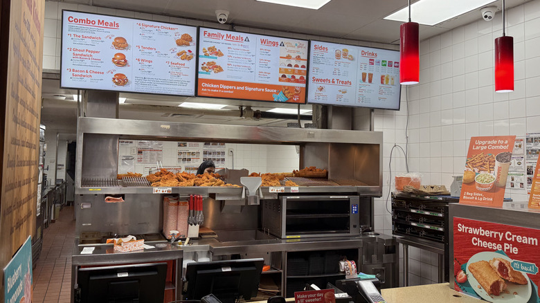 Exterior shot of a Popeyes