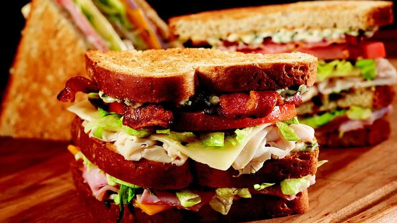 Bennigan's club sandwich