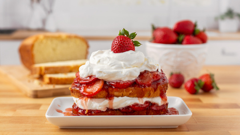 strawberry shortcake in foreground, pound cake in background