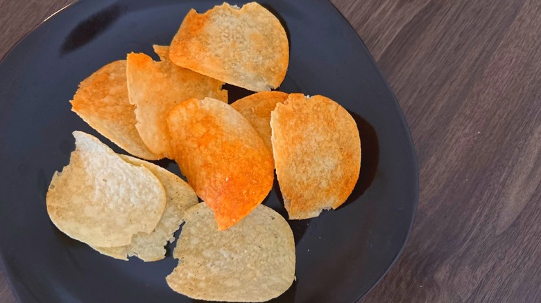 close up of Pringles and Buffalo Wild Wings flavored crisps on a plate on wooden table