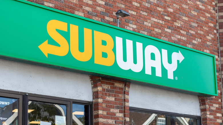 Exterior of a Subway restaurant