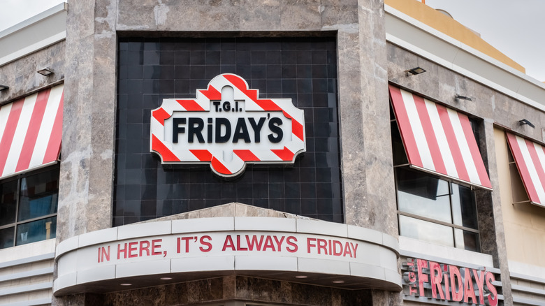 A TGI Friday's restaurant exterior