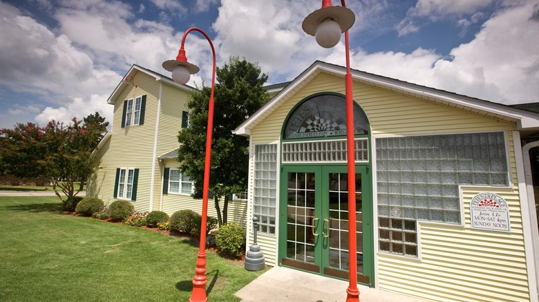 exterior of Pete's Place