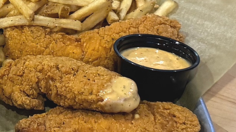 B-Dubs Dip with chicken dippers