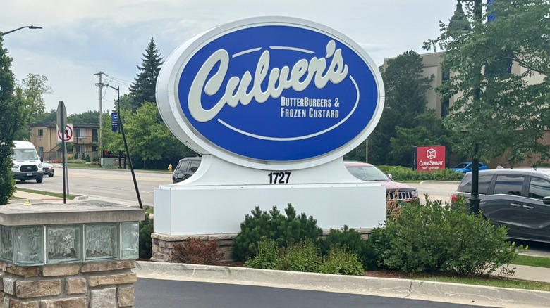 The sign out front Culver's restaurant in Glenview, Illinois next to road with passing cars