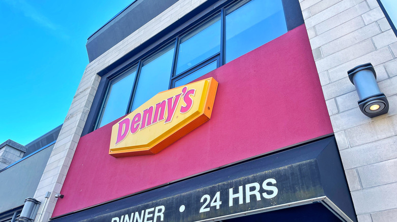 An outdoor view of the front of a Denny's location